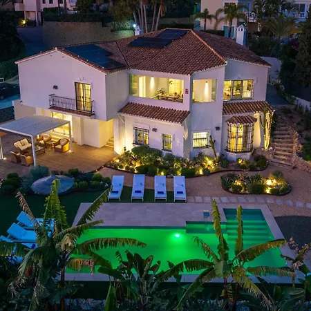 Villa Vacation I Azahar Retreat, Paradise For Golfers, Private Heated Pool, Close To The Beaches And High-end Restaurants Marbellac